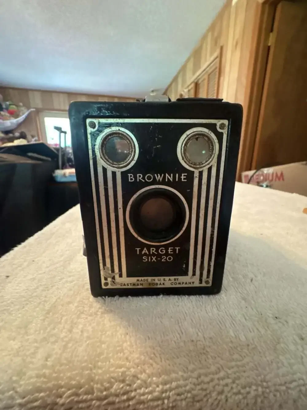 Vintage Kodak Brownie Target Six-20 Box Camera